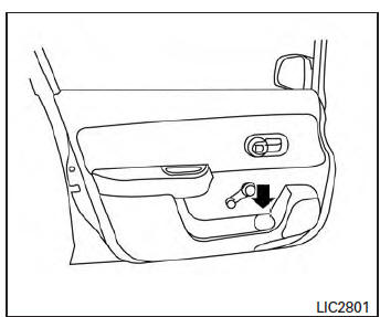 Nissan Tiida. Compartimientos para guardar