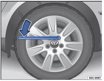 VW Scirocco. Cambiar una rueda 